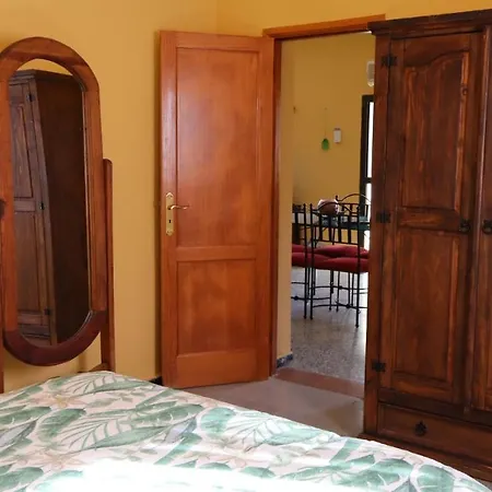 En San Mateo Apartment *
